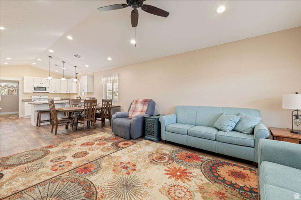 Image 5 of property listing at 36 W 960 S, Hurricane, UT 84737