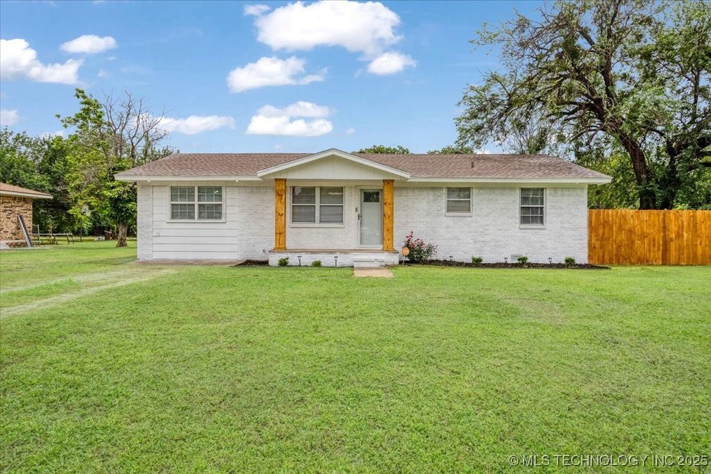 112 Hamilton Street, Bokchito, OK 74726