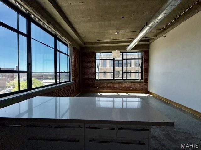 2201 Locust Street 408 & 409, St Louis, MO 63103