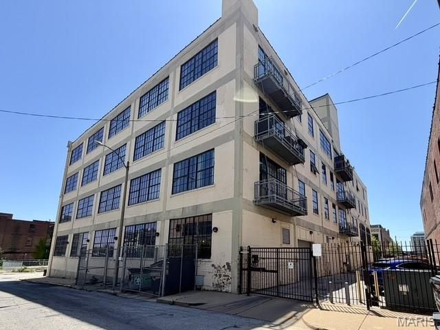 2201 Locust Street 408 & 409, St Louis, MO 63103