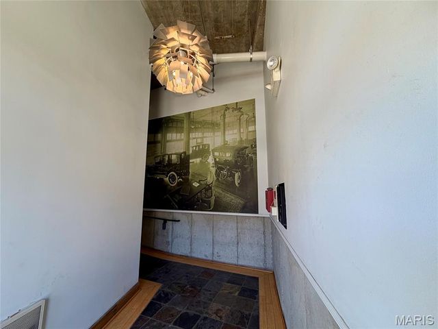 2201 Locust Street 408 & 409, St Louis, MO 63103