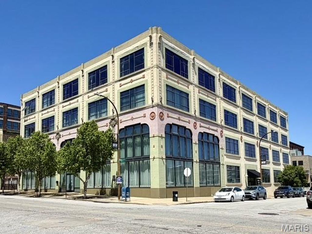 2201 Locust Street 408 & 409, St Louis, MO 63103