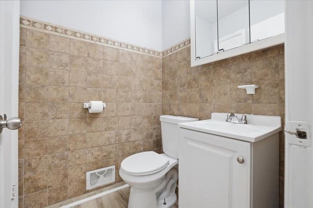 4979 W Dean ROAD, Milwaukee, WI 53223