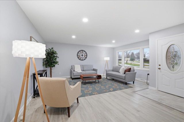 4979 W Dean ROAD, Milwaukee, WI 53223