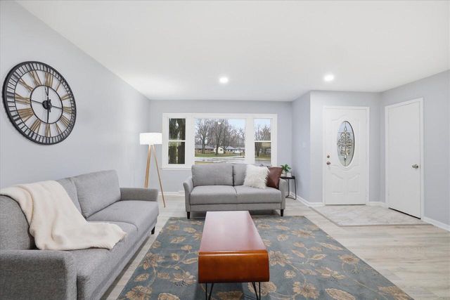 4979 W Dean ROAD, Milwaukee, WI 53223