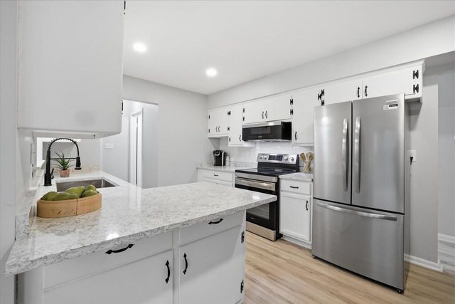 4979 W Dean ROAD, Milwaukee, WI 53223