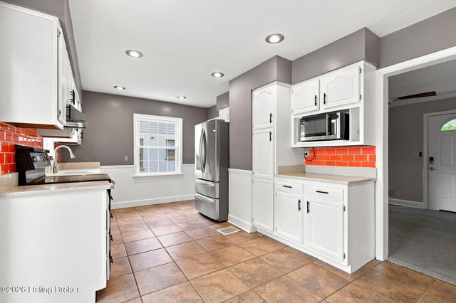 3518 Hycliffe Ave, Louisville, KY 40207