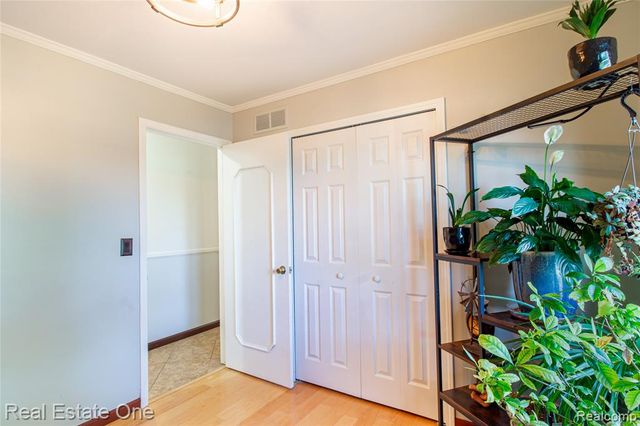 4300 Connie Drive, Sterling Heights, MI 48310