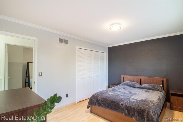 4300 Connie Drive, Sterling Heights, MI 48310