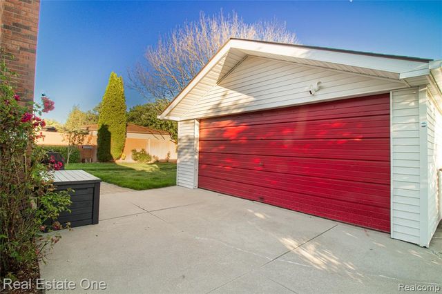 4300 Connie Drive, Sterling Heights, MI 48310
