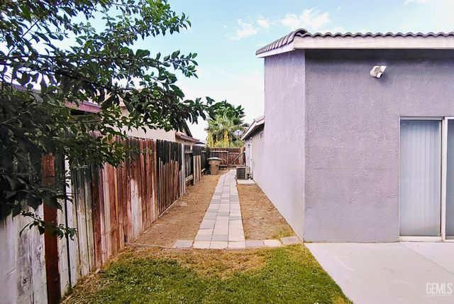 5213 San Martin Drive, Bakersfield, CA 93307