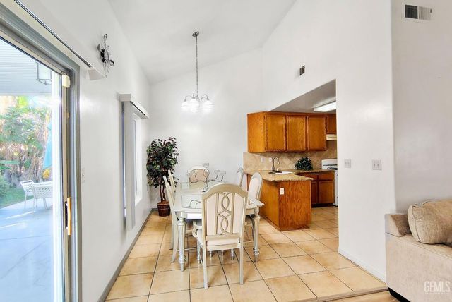 5213 San Martin Drive, Bakersfield, CA 93307