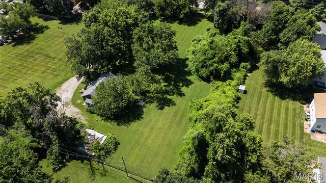 1625 Charbonier Road, Florissant, MO 63031