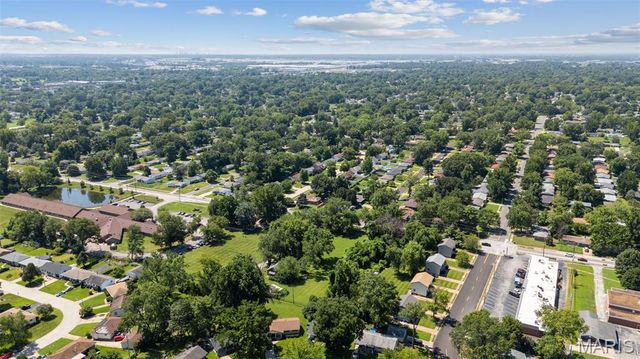 1625 Charbonier Road, Florissant, MO 63031