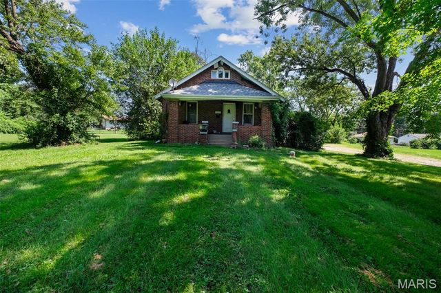 1625 Charbonier Road, Florissant, MO 63031