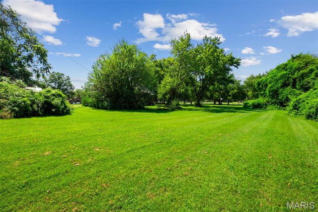 1625 Charbonier Road, Florissant, MO 63031