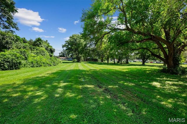 1625 Charbonier Road, Florissant, MO 63031