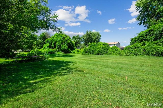 1625 Charbonier Road, Florissant, MO 63031