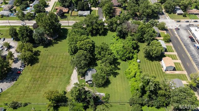 1625 Charbonier Road, Florissant, MO 63031