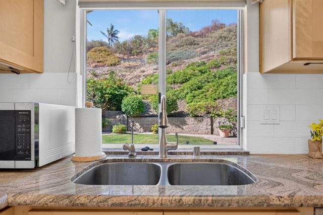 2141 Emberwood Way, Escondido, CA 92029