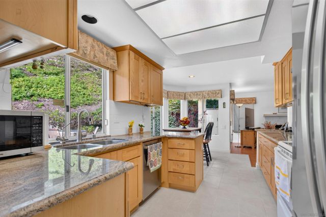 2141 Emberwood Way, Escondido, CA 92029