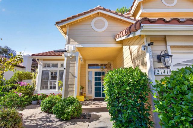 2141 Emberwood Way, Escondido, CA 92029