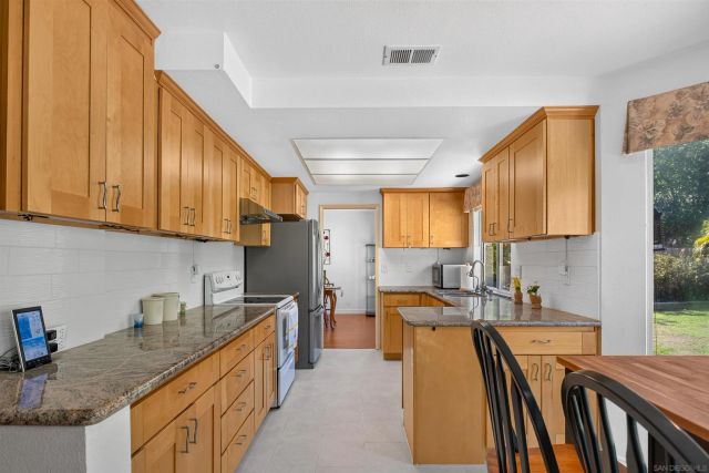 2141 Emberwood Way, Escondido, CA 92029