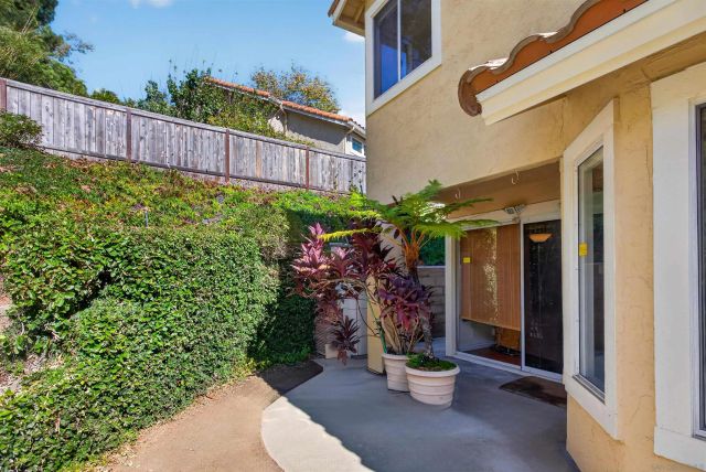 2141 Emberwood Way, Escondido, CA 92029
