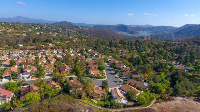 2141 Emberwood Way, Escondido, CA 92029