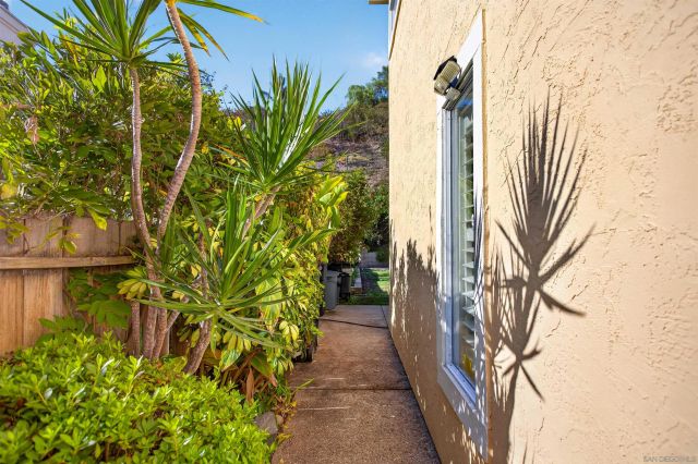 2141 Emberwood Way, Escondido, CA 92029