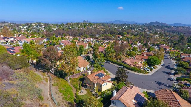 2141 Emberwood Way, Escondido, CA 92029