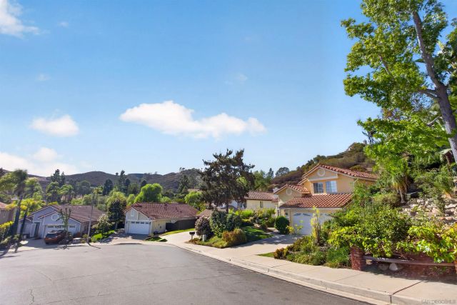 2141 Emberwood Way, Escondido, CA 92029