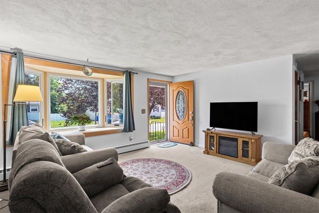 7 Sherwood Avenue, Coventry, RI 02816