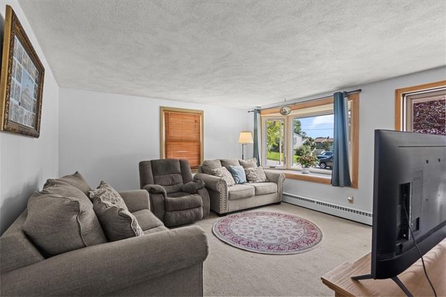 7 Sherwood Avenue, Coventry, RI 02816