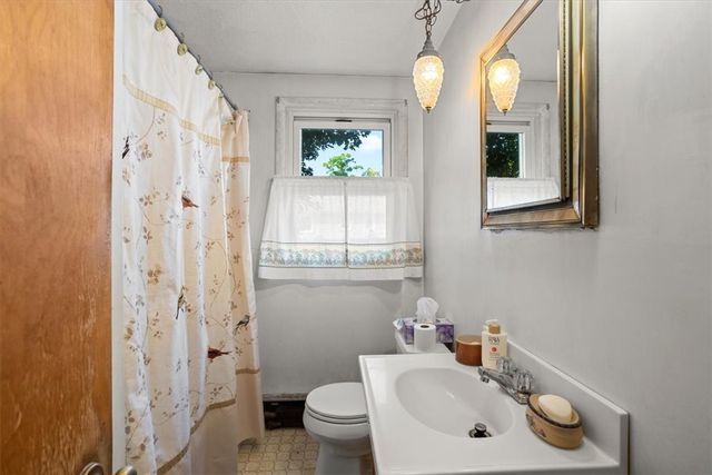 7 Sherwood Avenue, Coventry, RI 02816