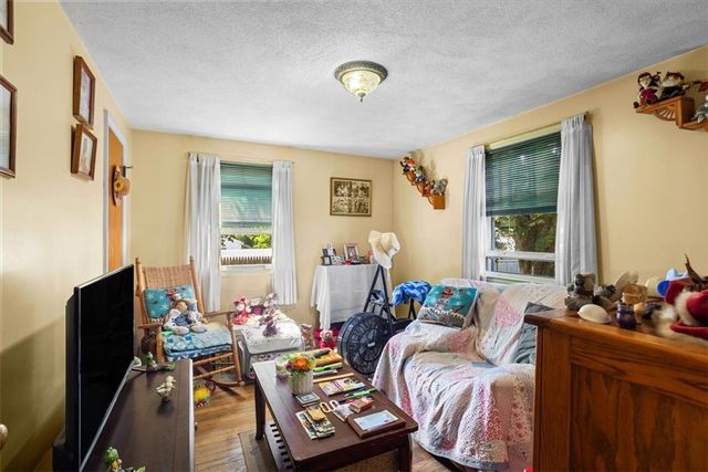 7 Sherwood Avenue, Coventry, RI 02816