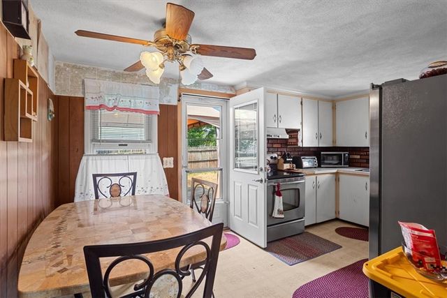7 Sherwood Avenue, Coventry, RI 02816