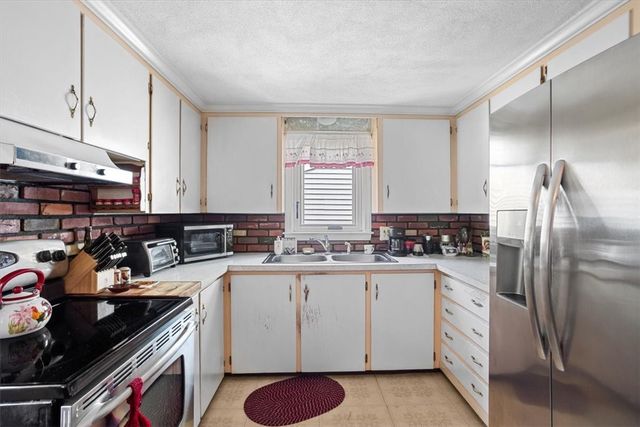 7 Sherwood Avenue, Coventry, RI 02816