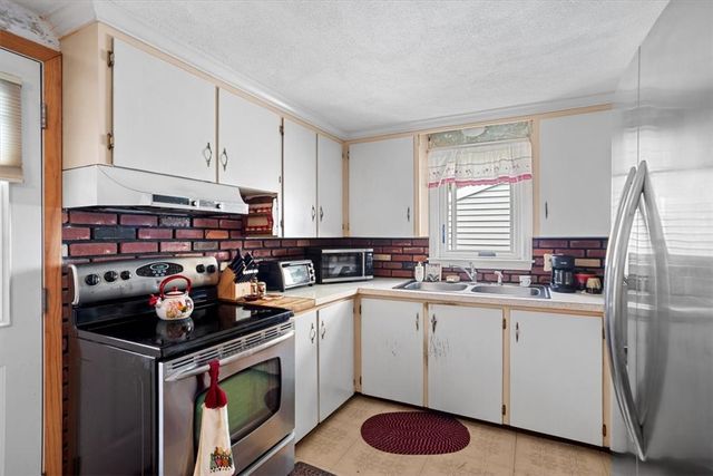 7 Sherwood Avenue, Coventry, RI 02816