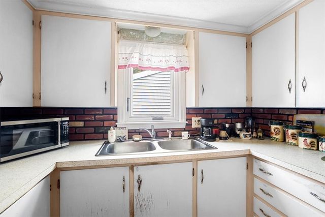 7 Sherwood Avenue, Coventry, RI 02816