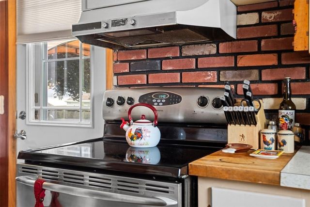 7 Sherwood Avenue, Coventry, RI 02816