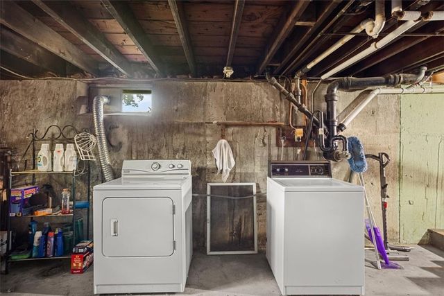 7 Sherwood Avenue, Coventry, RI 02816