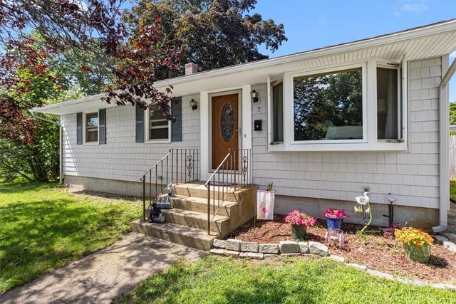 7 Sherwood Avenue, Coventry, RI 02816