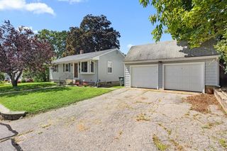 7 Sherwood Avenue, Coventry, RI 02816