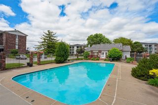 4829 86th Street 6, Urbandale, IA 50322