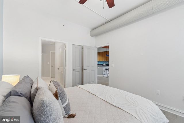 4490 MARKET COMMONS DR #202, Fairfax, VA 22033