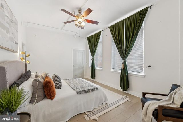 4490 MARKET COMMONS DR #202, Fairfax, VA 22033