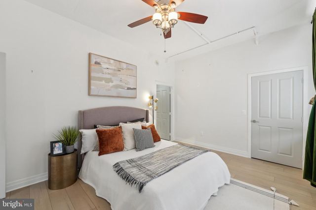 4490 MARKET COMMONS DR #202, Fairfax, VA 22033