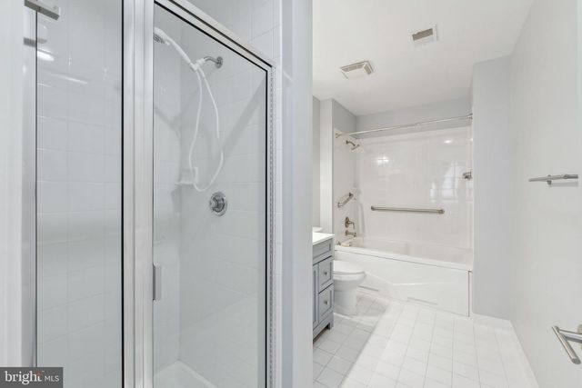 4490 MARKET COMMONS DR #202, Fairfax, VA 22033