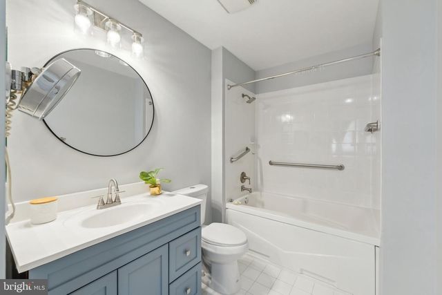 4490 MARKET COMMONS DR #202, Fairfax, VA 22033